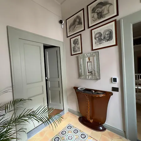 Palazzo Carafa Santangelo 4* نابولي